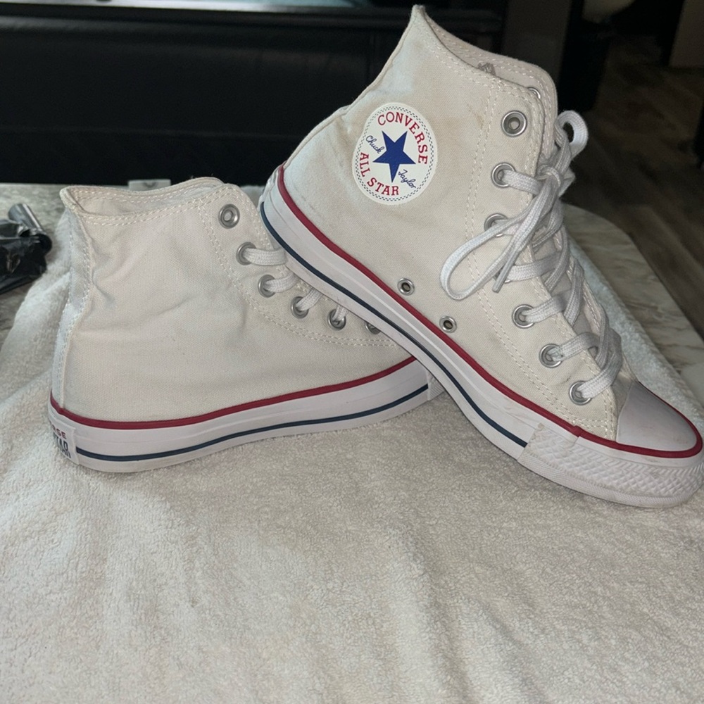 Women’s high top Converse Chuck Taylor size 7.5 white